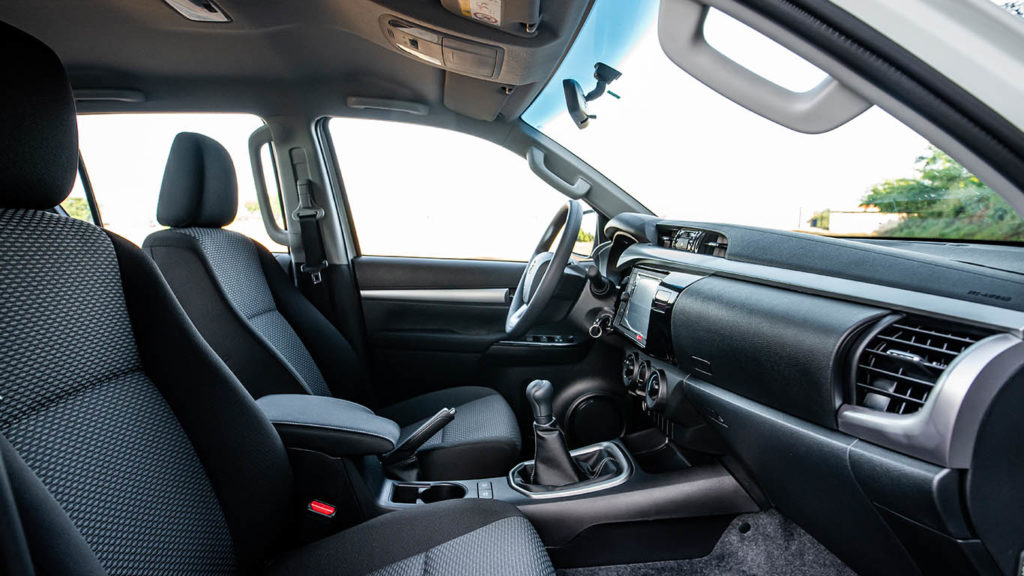 Toyota Hilux 2.4 4x4 asientos delanteros Casa pellas